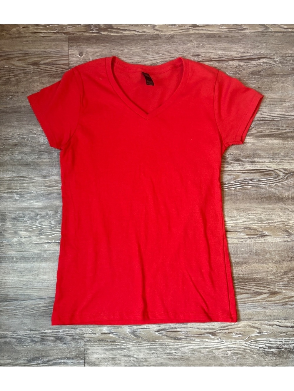 Gildan Heavy Cotton Red T-Shirt – Size Small